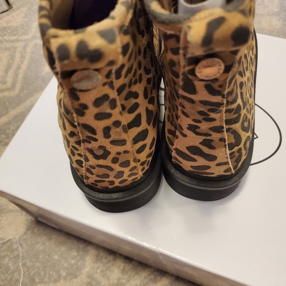 STEVE MADDEN Leopard Suede Combat Boots NIB - Picture 3 of 3